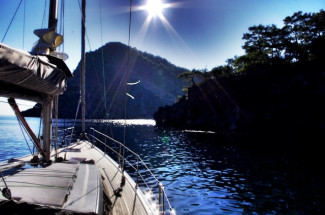 Hanse 470e yelkenli kiralama, gece görünümü