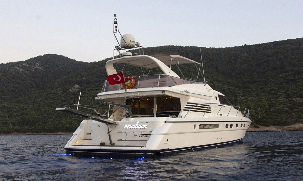 motoryacht dawn